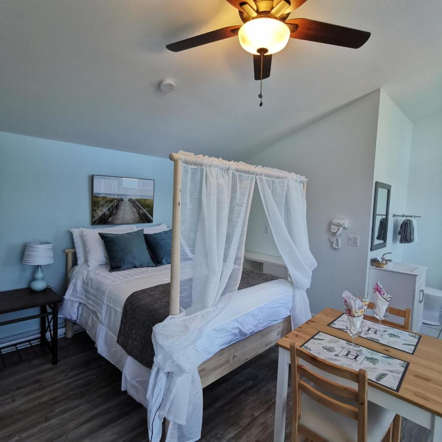 אינגוניש Knotty Pine Ocean Front Suite - Adults Only מראה חיצוני תמונה