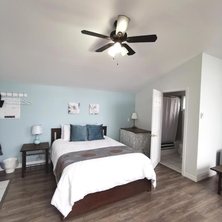 אינגוניש Knotty Pine Ocean Front Suite - Adults Only מראה חיצוני תמונה