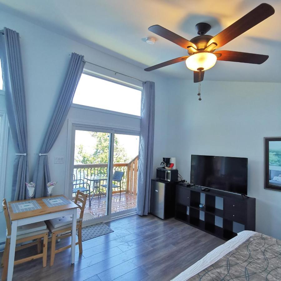 אינגוניש Knotty Pine Ocean Front Suite - Adults Only מראה חיצוני תמונה