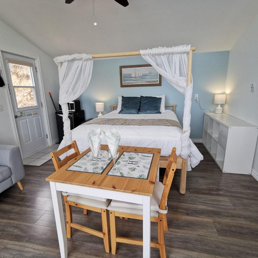 אינגוניש Knotty Pine Ocean Front Suite - Adults Only מראה חיצוני תמונה