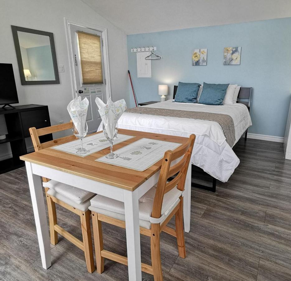 אינגוניש Knotty Pine Ocean Front Suite - Adults Only מראה חיצוני תמונה